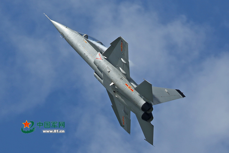For?a Aérea da China realiza exercício militar aberto ao público na província de Liaoning