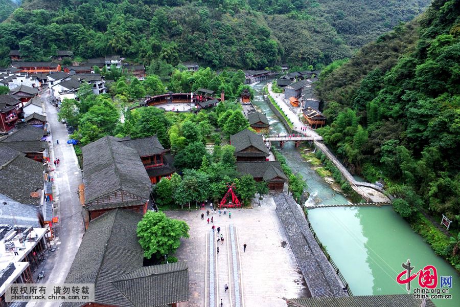 Vista aérea da Vila Dehang da etnia Miao na Província de Hunan