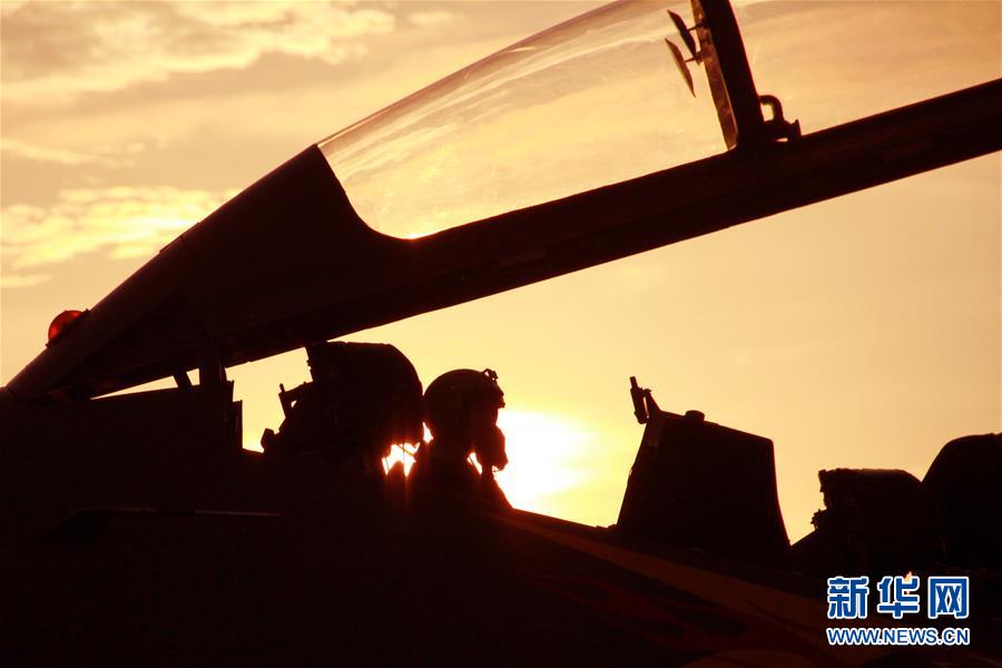 Avi?es militares chineses realizam exercício de simula??o de combate no Pacífico Ocidental