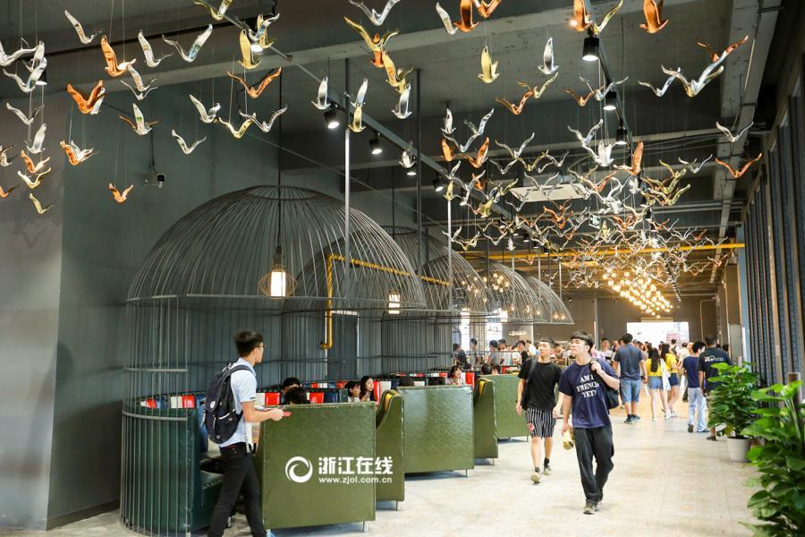 Insólito: Universidade chinesa decora refeitório de forma criativa