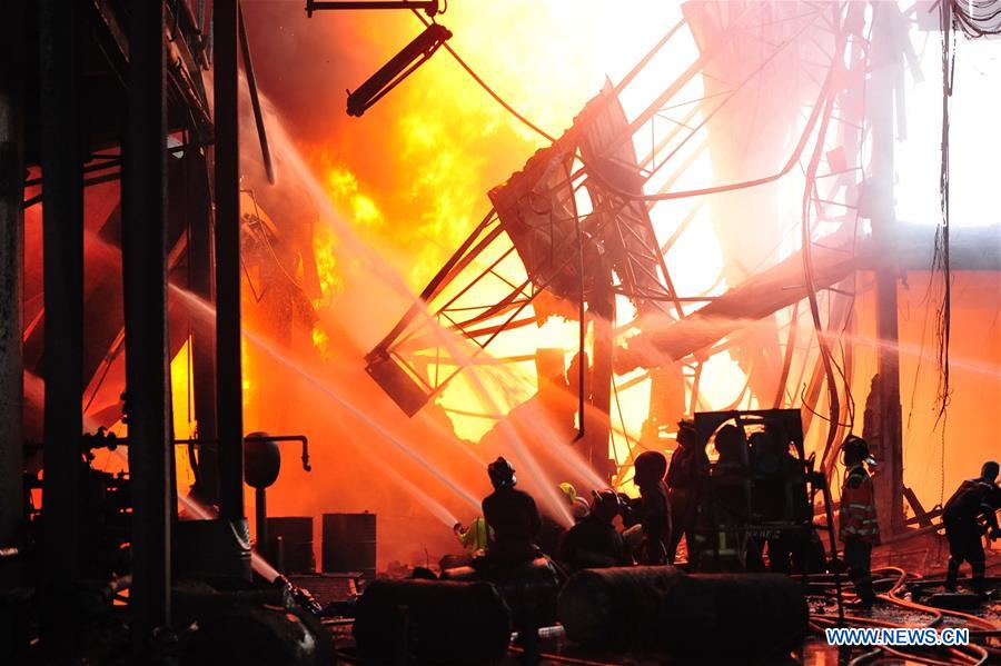 Incêndio atinge tinturaria em Bangkok