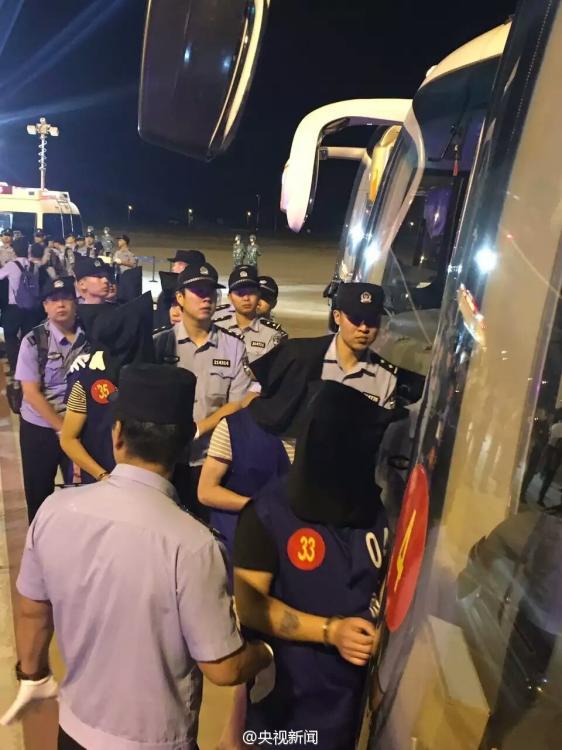 Trazidos de volta do Camboja 63 chineses suspeitos de prática de fraude telefónica