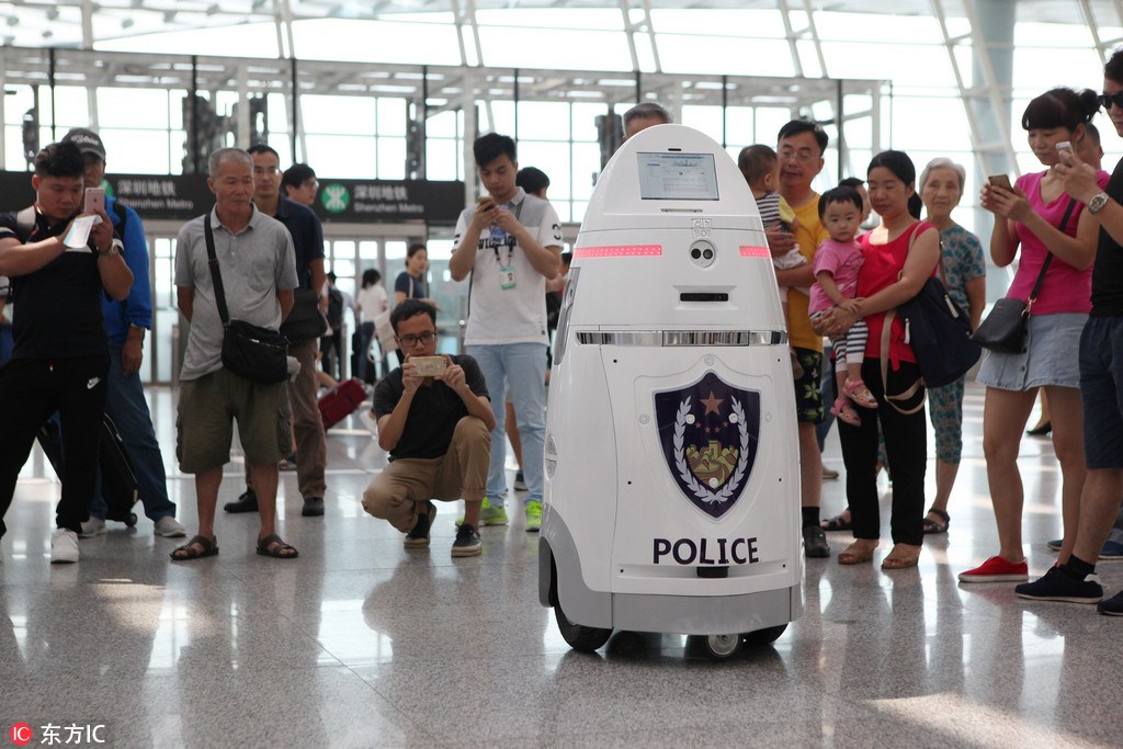 Primeiro rob? de vigilancia entra ao servi?o no aeroporto de Shenzhen