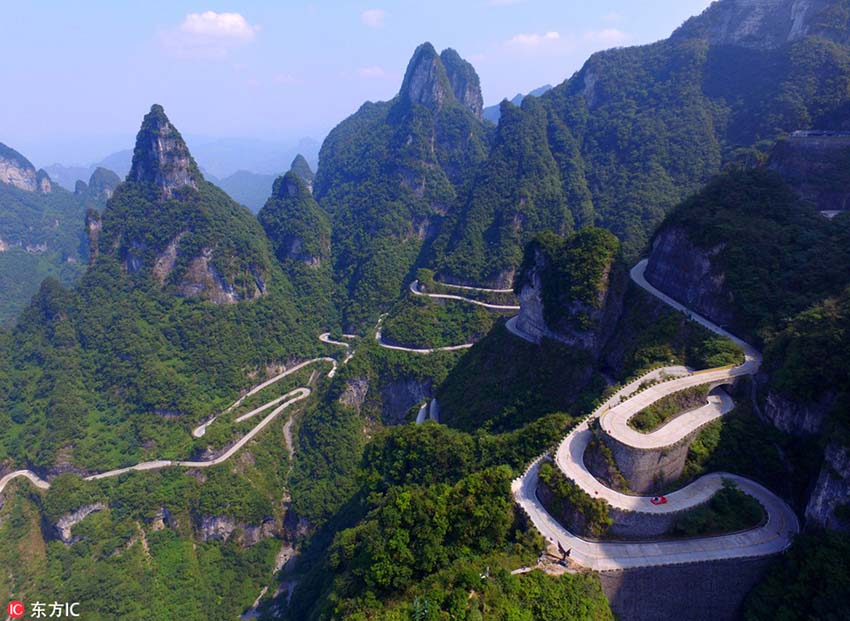 Italiano estabelece novo recorde com a Ferrari na “estrada milagre” na China