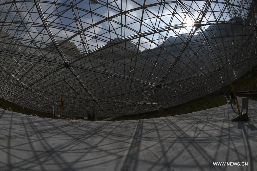 Maior radiotelescópio de abertura única do mundo entra em opera??o na China