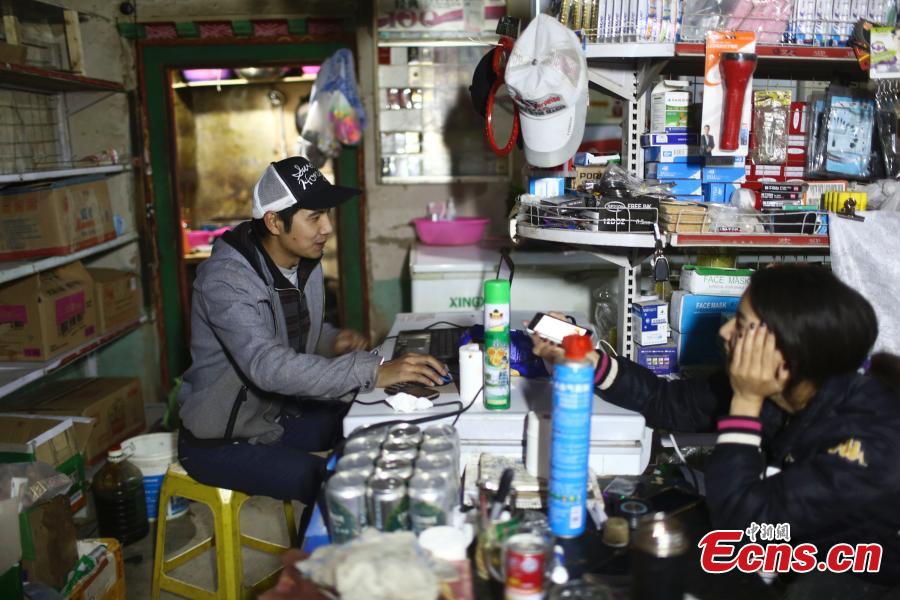 Jovem de 25 anos opera servi?o de entregas no Monte Evereste