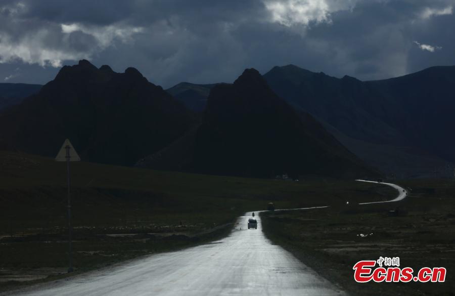 Jovem de 25 anos opera servi?o de entregas no Monte Evereste