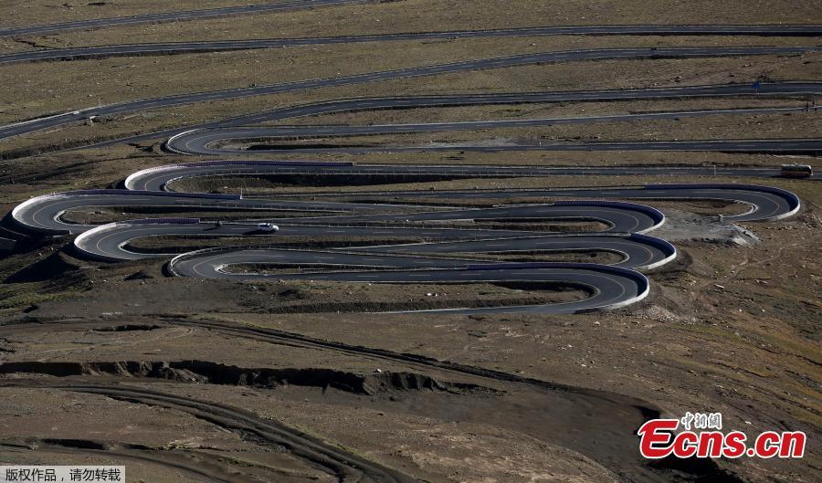 Jovem de 25 anos opera servi?o de entregas no Monte Evereste