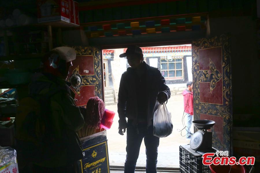 Jovem de 25 anos opera servi?o de entregas no Monte Evereste