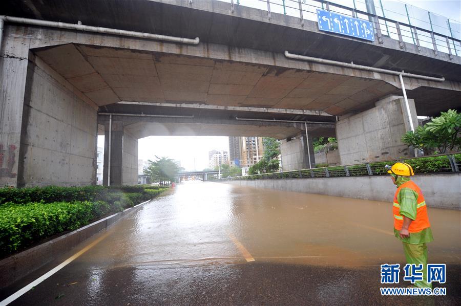 Tuf?o Megi abate-se sobre o sudeste da China