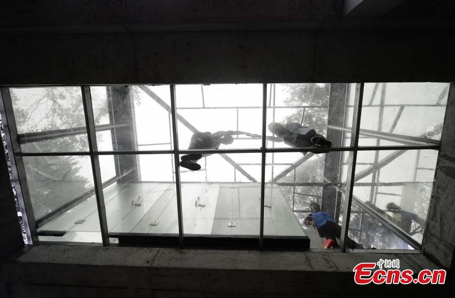 Insólito: Teria coragem de usar um banheiro transparente?