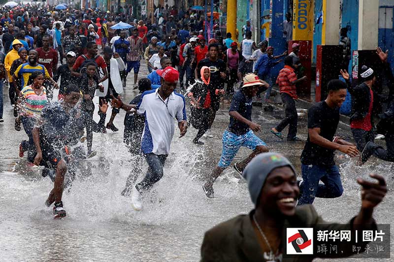 Passagem do furac?o “Matthew” pela Flórida deixa 800,000 famílias sem acesso a eletricidade