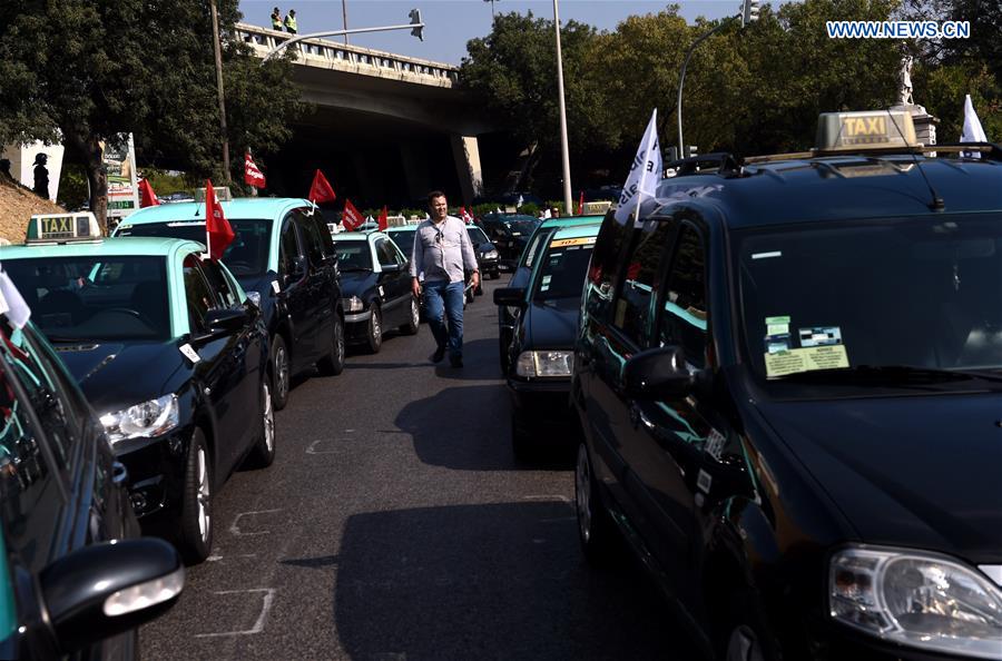 Manifesta??o de taxistas causa congestionamentos em Portugal