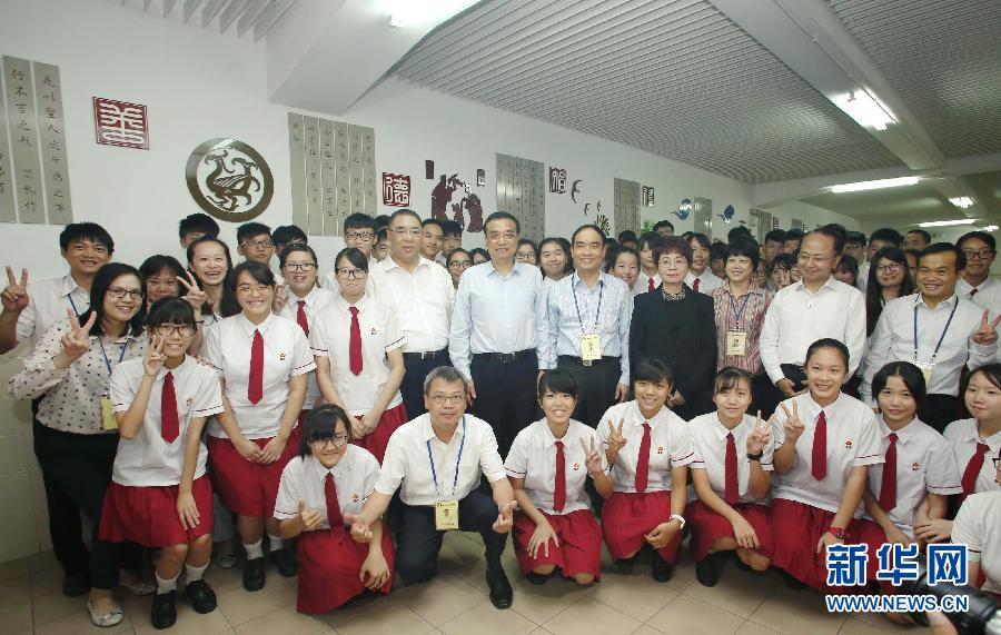 Primeiro-ministro Li Keqiang inspeciona Macau