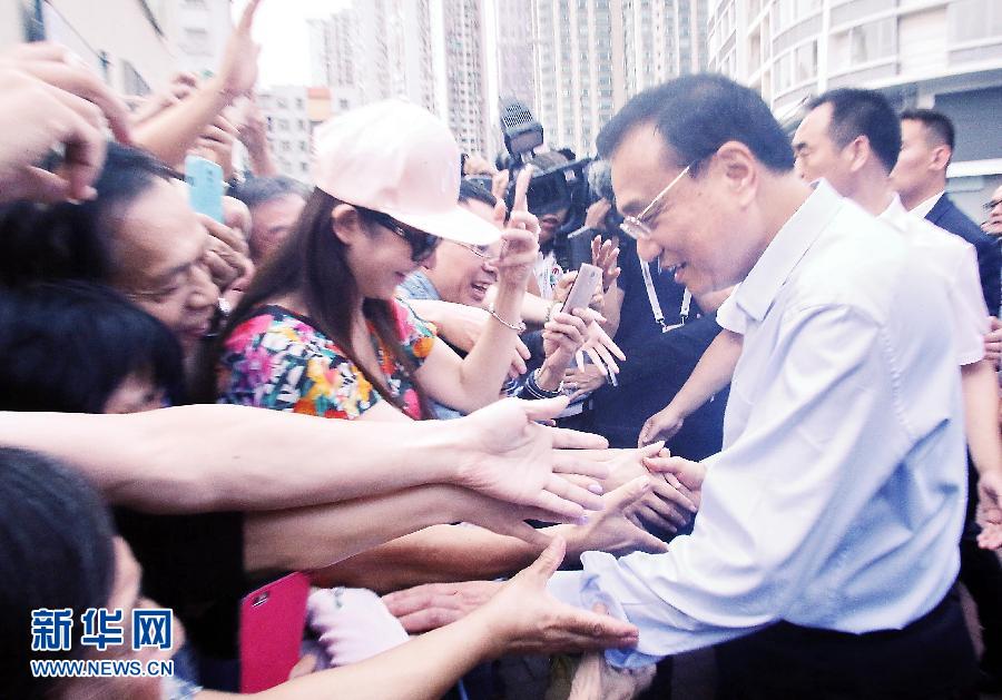 Primeiro-ministro Li Keqiang inspeciona Macau