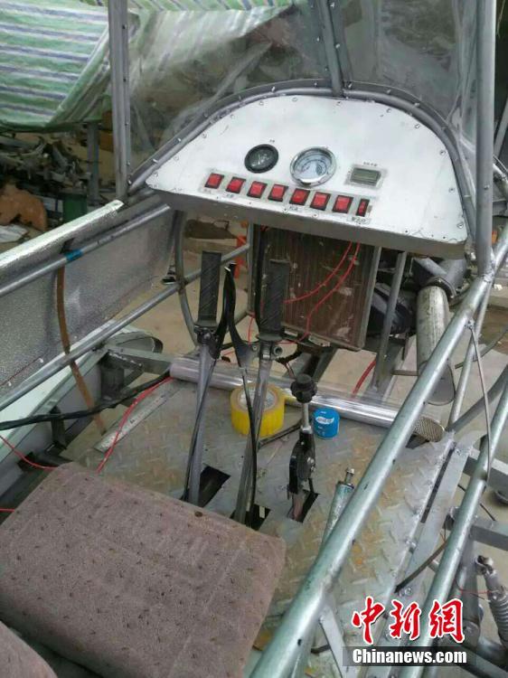 Agricultor chinês constrói “avi?o caseiro”