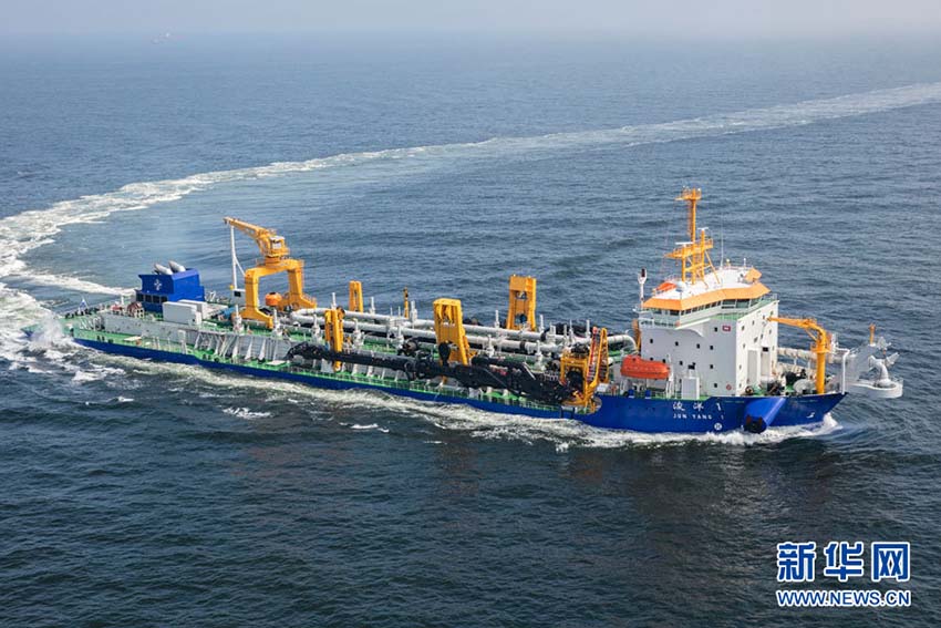 Maior draga da ásia inicia opera??es