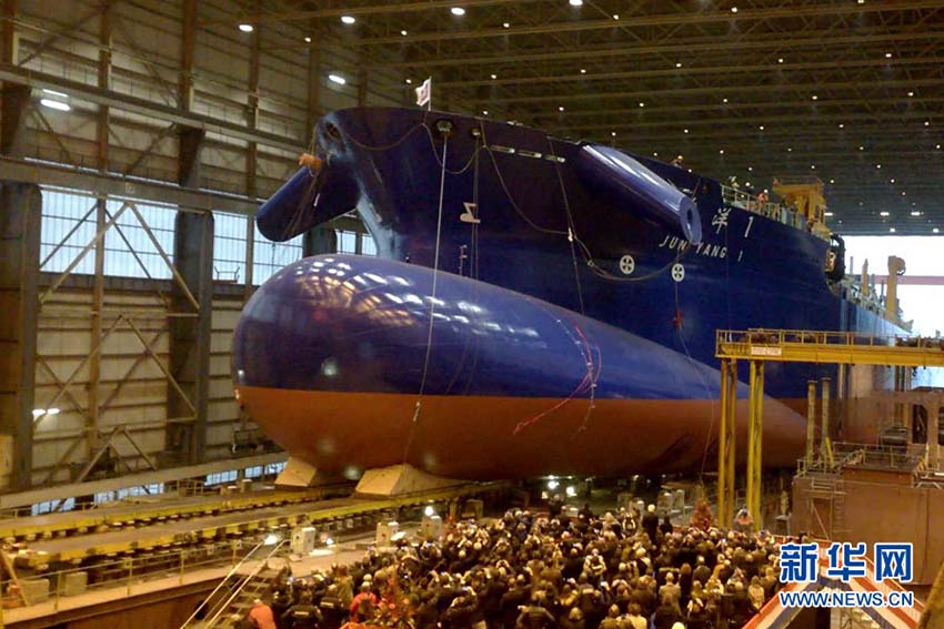 Maior draga da ásia inicia opera??es