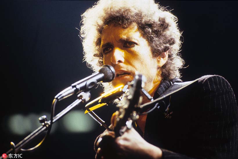 “Maior poeta vivo”, Bob Dylan ganha Prêmio Nobel de Literatura