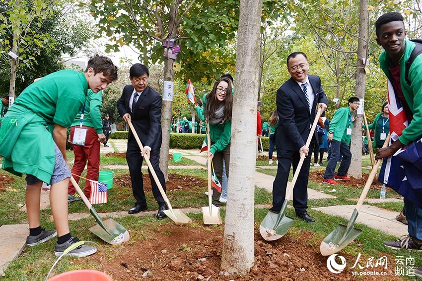 Yunnan acolhe 9a edi??o do concurso “Chinese Bridge” para alunos da escola secundária