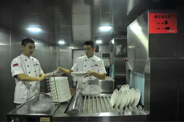 Dia-a-dia a bordo porta-avi?es Liaoning