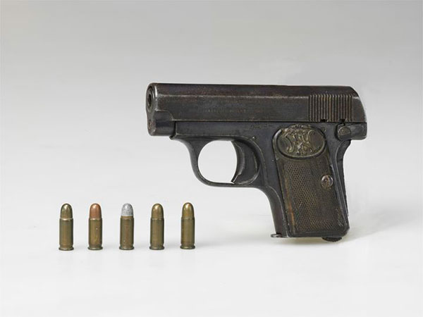 Objetos usados durante a Longa Marcha em exibi??o no Museu Nacional da China