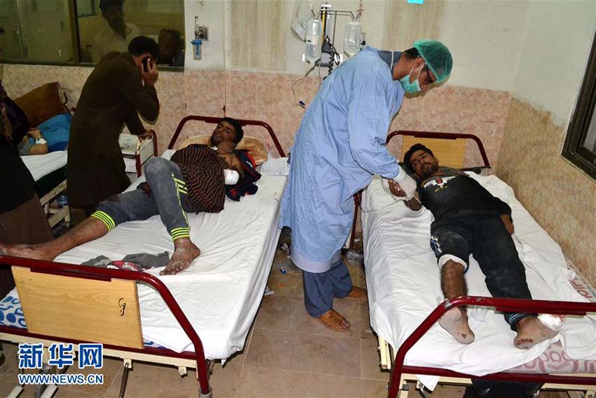 Ataque em escola de polícia no Paquist?o mata 58 pessoas