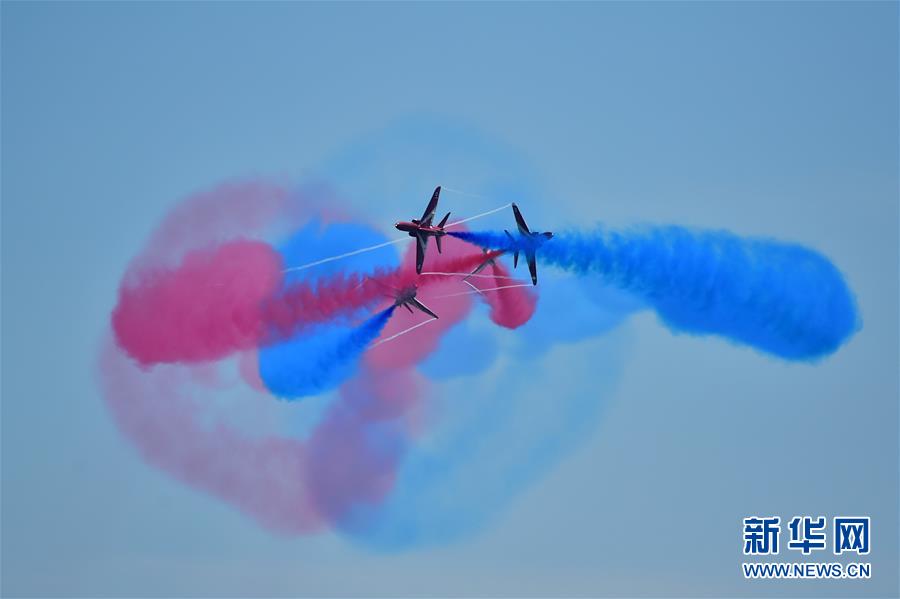 “Red Arrows” britanicos fazem demonstra??o na China