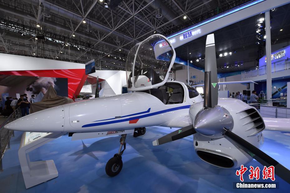 Armamentos sofisticados em destaque no Show Aéreo da China