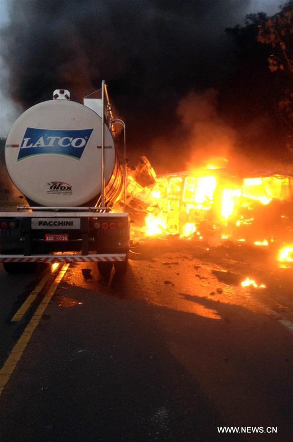 Acidente de transito deixa 20 mortos no Brasil