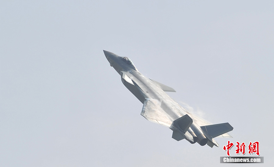 Ca?as J-20 se destacam no Show Aéreo da China