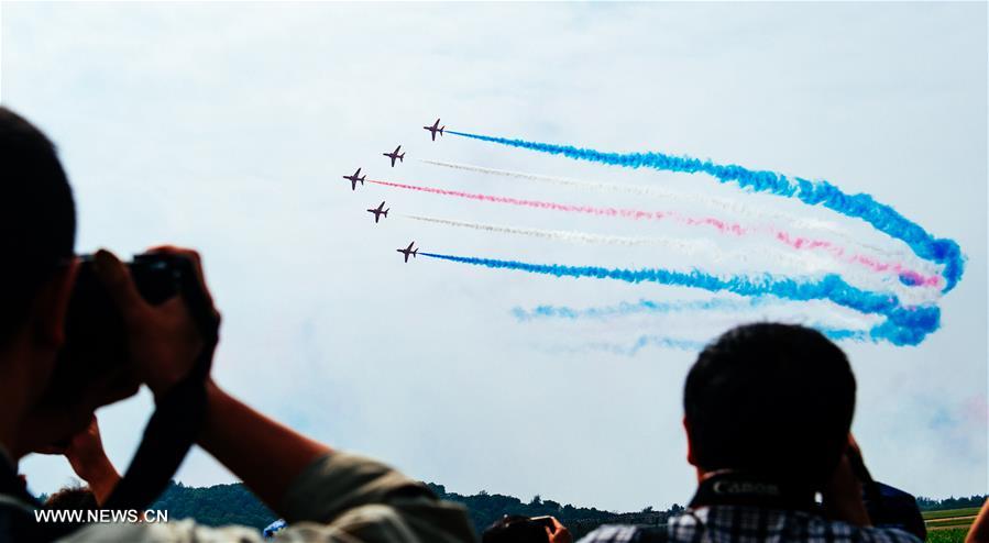 Red Arrows britanicos em destaque no Show Aéreo da China