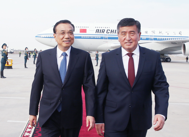 Primeiro-ministro chinês chega ao Quirguist?o para visita oficial e reuni?o da OCS
