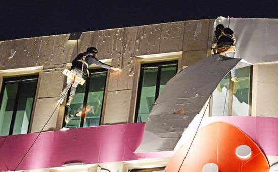 Decora??o na fachada de loja de bolos em Shanghai causa controvérsia