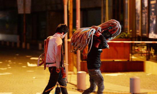 Decora??o na fachada de loja de bolos em Shanghai causa controvérsia