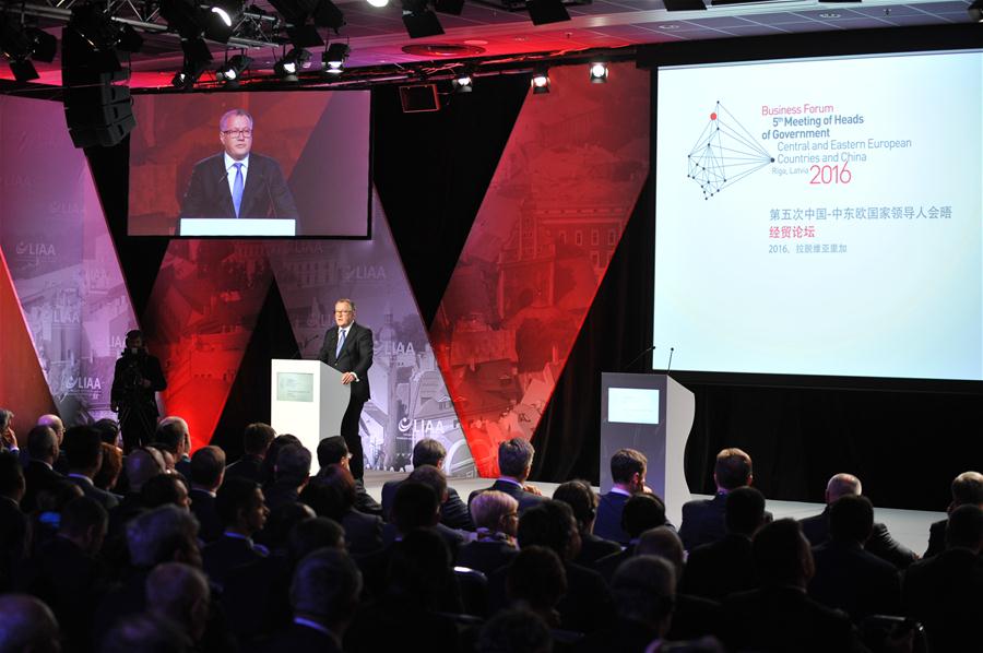 Primeiro-ministro chinês faz discurso temático no Fórum Econ?mico e Comercial entre a China e os Países da Europa Central e Oriental