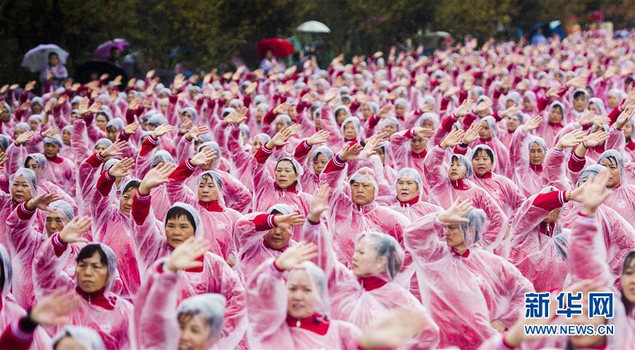 Mais de 50 mil pessoas batem recorde mundial das “dan?as de pra?a”