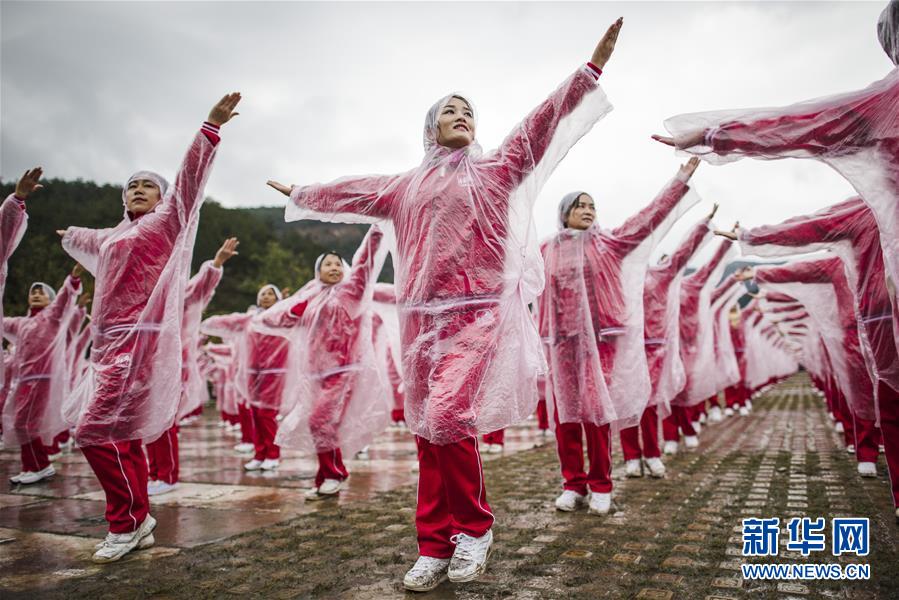 Mais de 50 mil pessoas batem recorde mundial das “dan?as de pra?a”