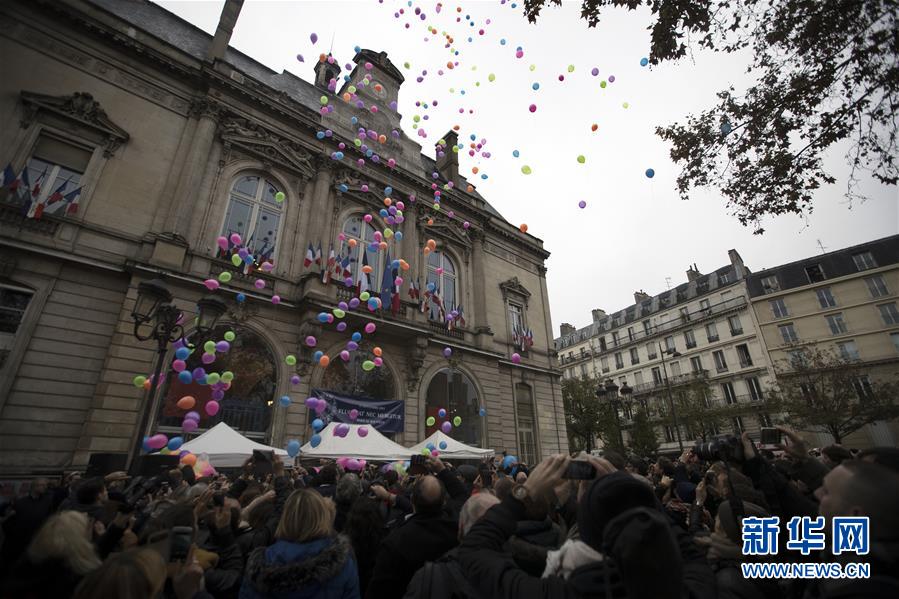 Fran?a homenageia vítimas dos ataques terroristas em Paris, um ano depois