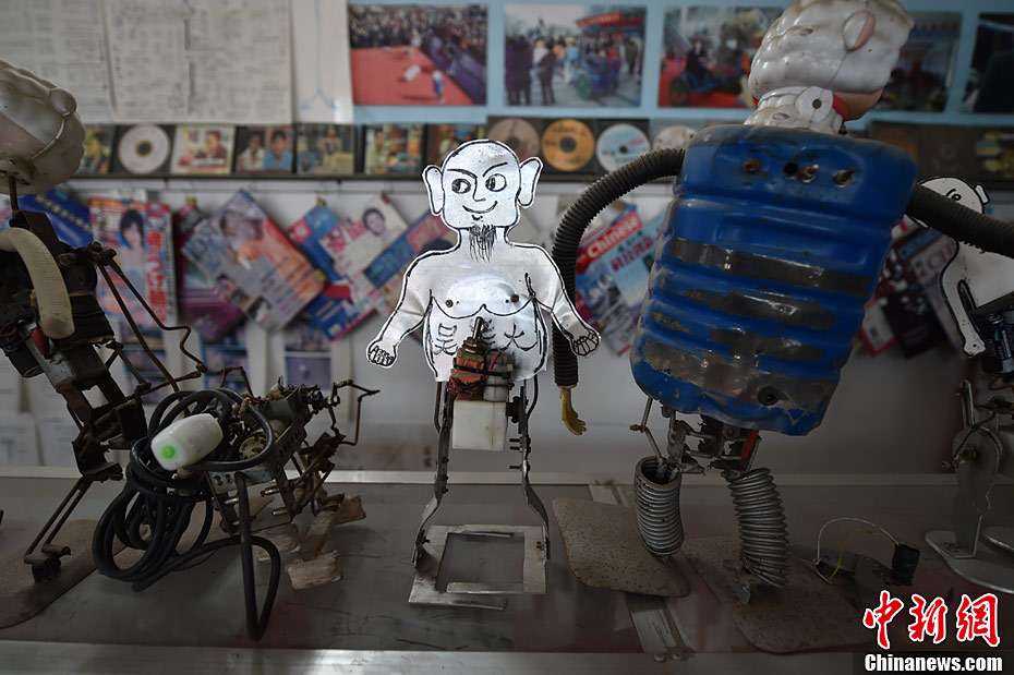 Camponês chinês fabrica 63 rob?s em 30 anos