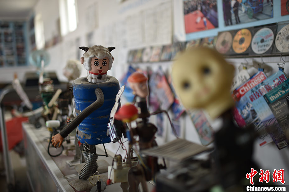 Camponês chinês fabrica 63 rob?s em 30 anos