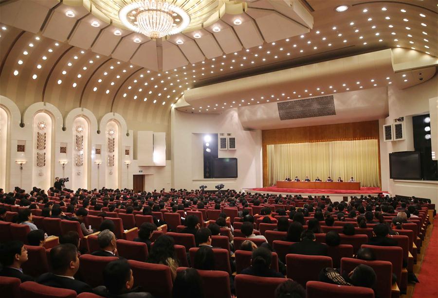 Premiê chinês pede esfor?os contínuos para proteger mulheres e crian?as