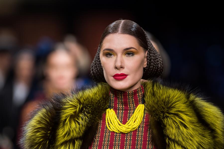 Desfile de moda da Cole??o Primavera/Ver?o de 2017 é realizado na Lituania