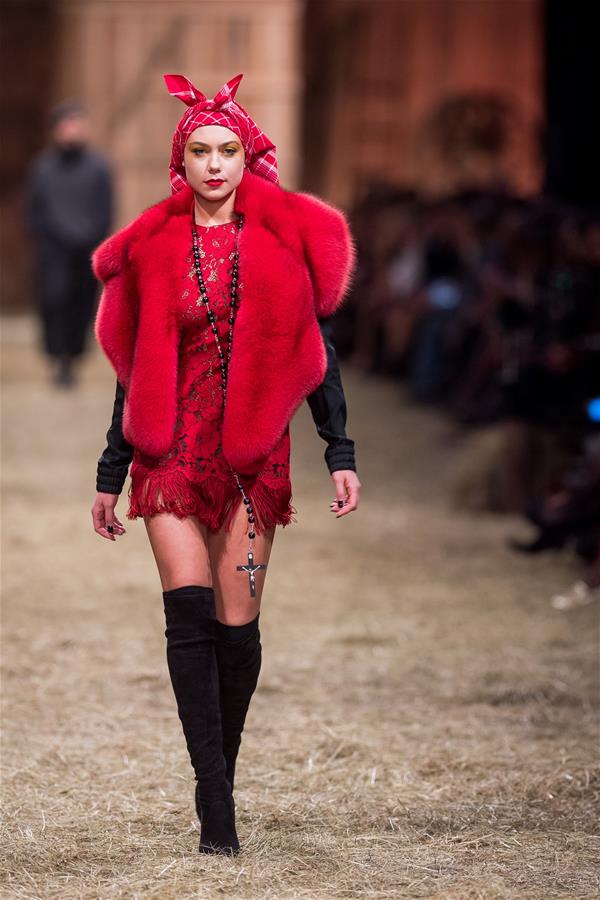 Desfile de moda da Cole??o Primavera/Ver?o de 2017 é realizado na Lituania