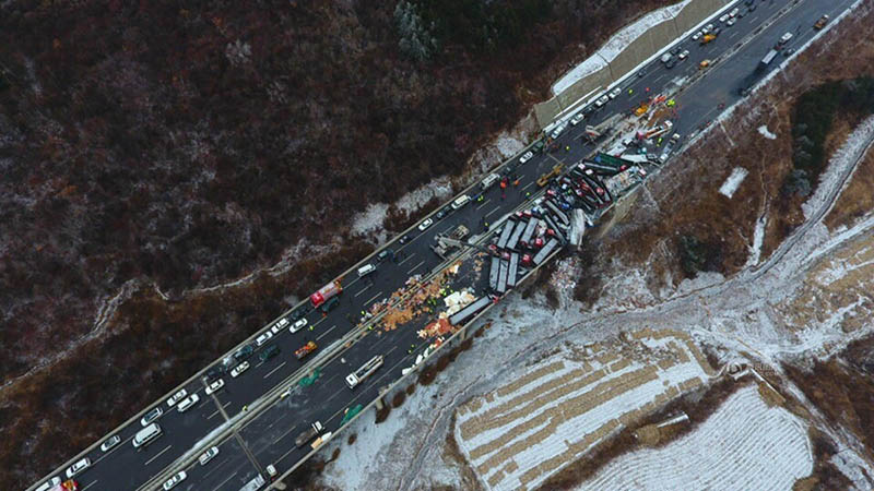 Acidente rodoviário na província de Shanxi causa 17 mortos
