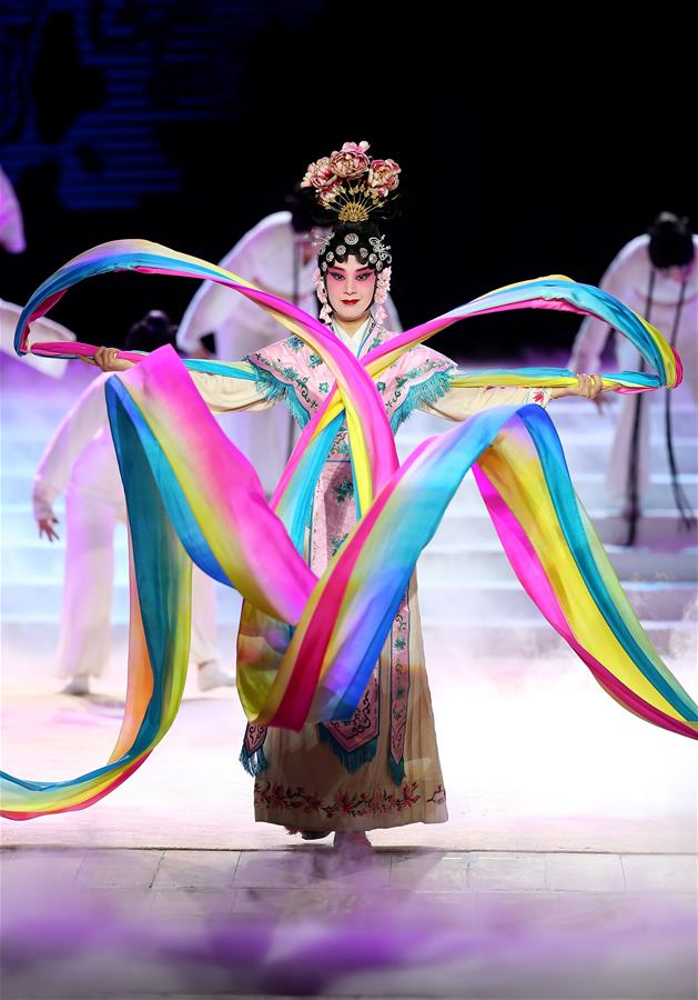 Apresenta??o de óperas tradicionais chinesas é realizada em Lima