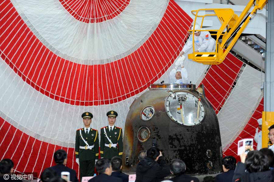 China revela os artigos a bordo da nave espacial Shenzhou 11