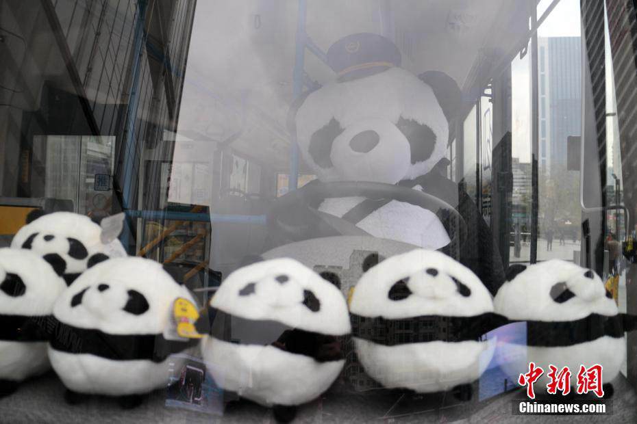 “?nibus panda” chega às estradas de Chengdu