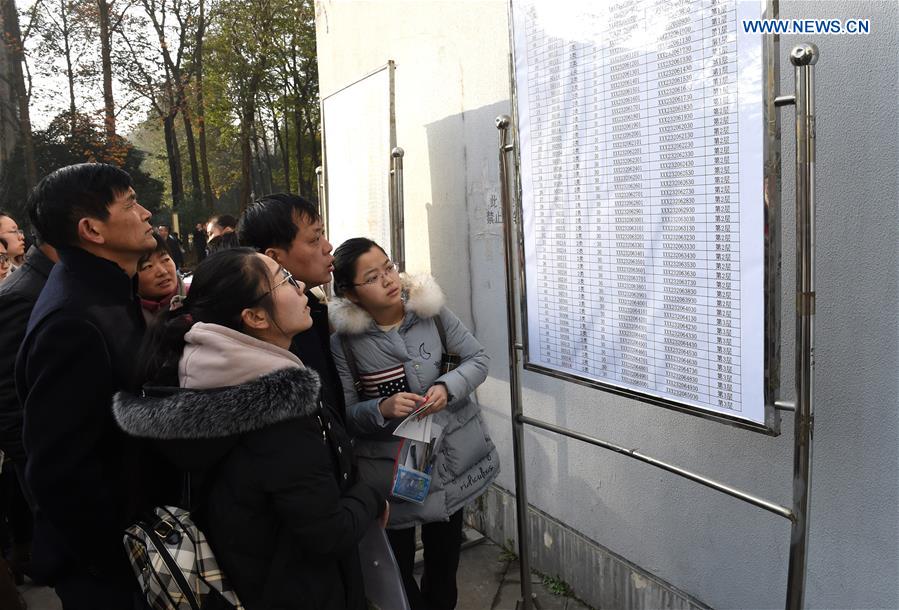 Candidatos participam em exame de admiss?o ao Servi?o Civil da China