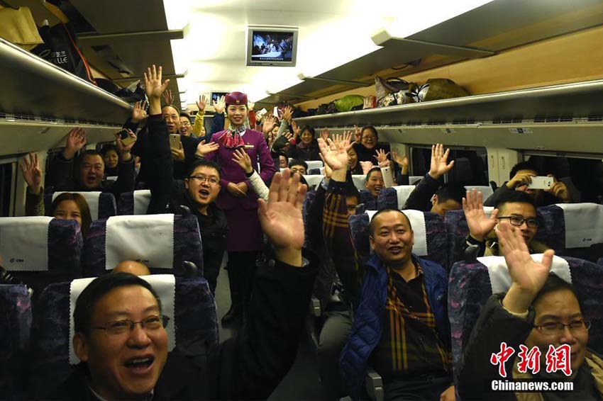 Trem-bala passa pela regi?o das Três Gargantas